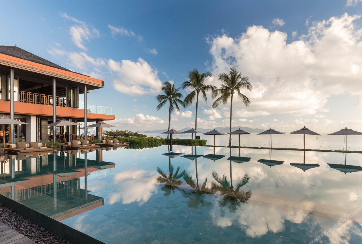 ห้องพักวิวทะเลของ Hansar Samui พร้อมระเบียงส่วนตัวและพื้นไม้สัก