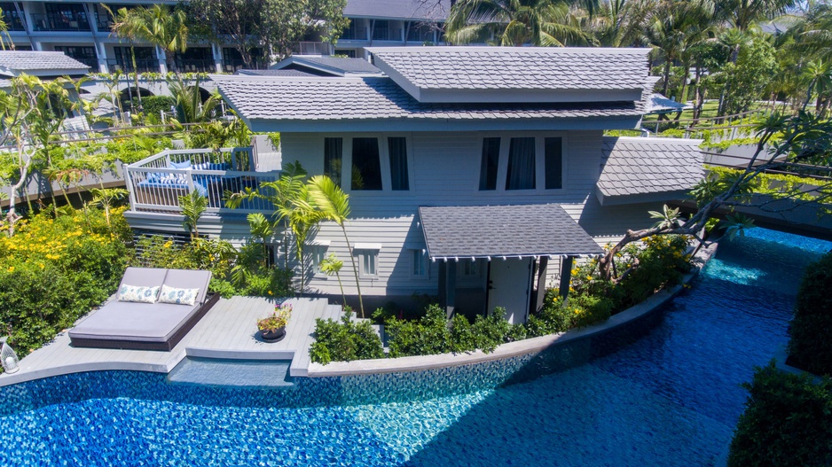 ห้องพัก pool access ที่มีสระวนอยู่ริมระเบียงลงเล่นได้ทันทีของ Meliá Koh Samui