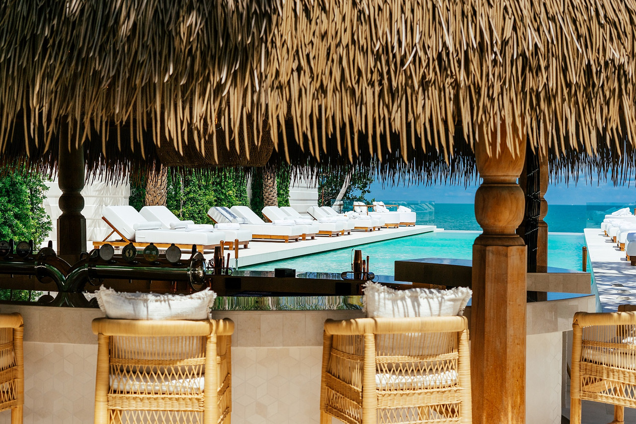 บรรยากาศสวนและทางเดินภายใน Zazen Boutique Resort & Spa หาดบ่อผุด
