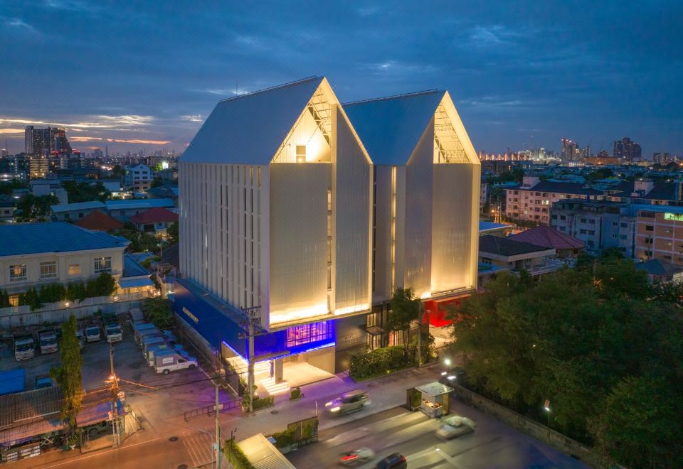 Blue Hippo Hotel