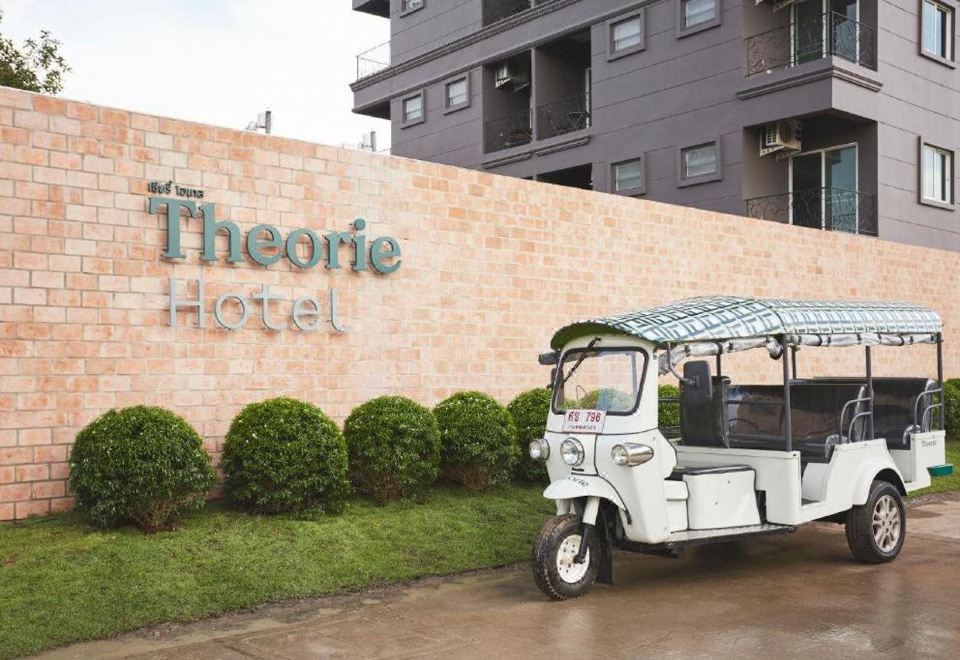 พื้นที่ส่วนกลางและร้านอาหารของ Theorie Hotel Sukhumvit by SLH