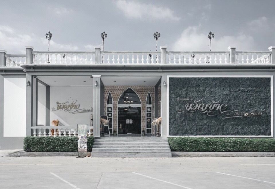 ห้องพักปรับอากาศกว้างของ Finland Resort Inn สมุทรสาคร