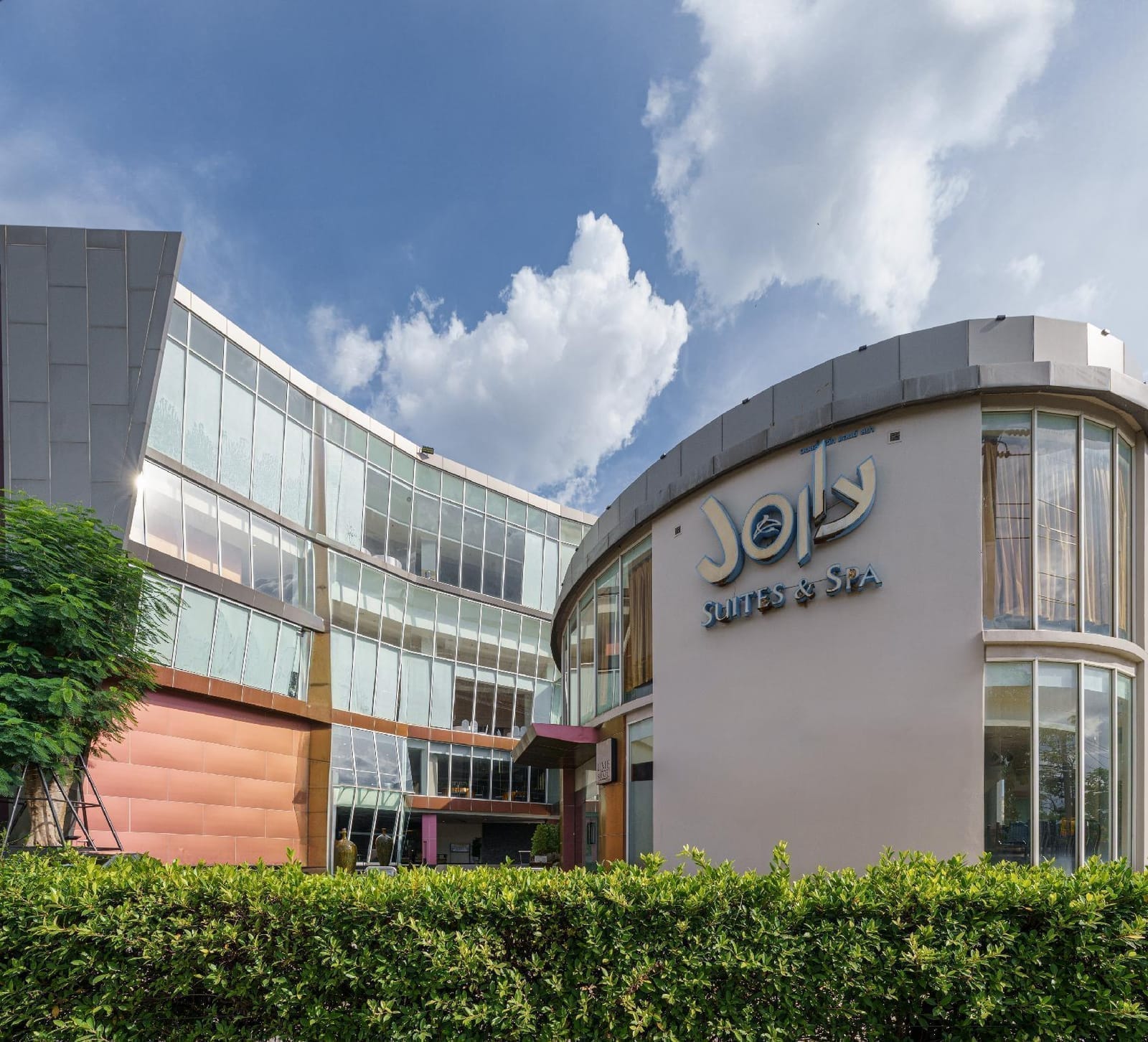 Jolly Suites & Spa Petkasem