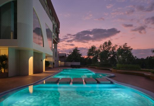 สระว่ายน้ำกลางแจ้งของ Phetara Hotel Mahachai by PCL สมุทรสาคร