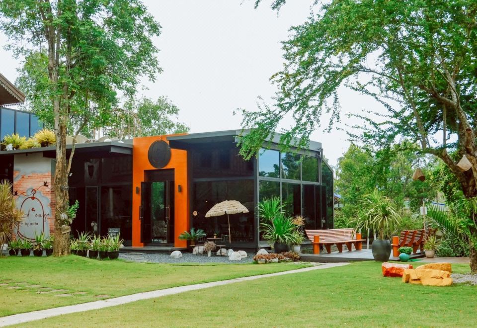 วิลล่าริมน้ำท่ามกลางต้นไม้ใหญ่ของ Asita Eco Resort อัมพวา