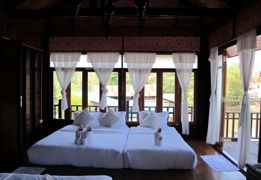 At Casa Guesthouse Amphawa