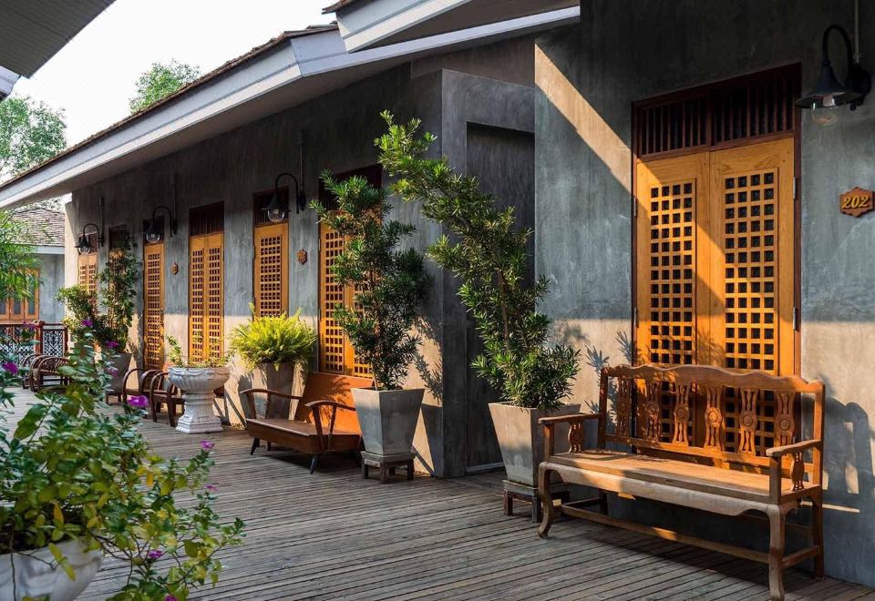มุมตกแต่งสไตล์วินเทจผสมตะวันออกของเรือนเสน่หา House of Passion อัมพวา เต็มไปด้วยของสะสมเก่า