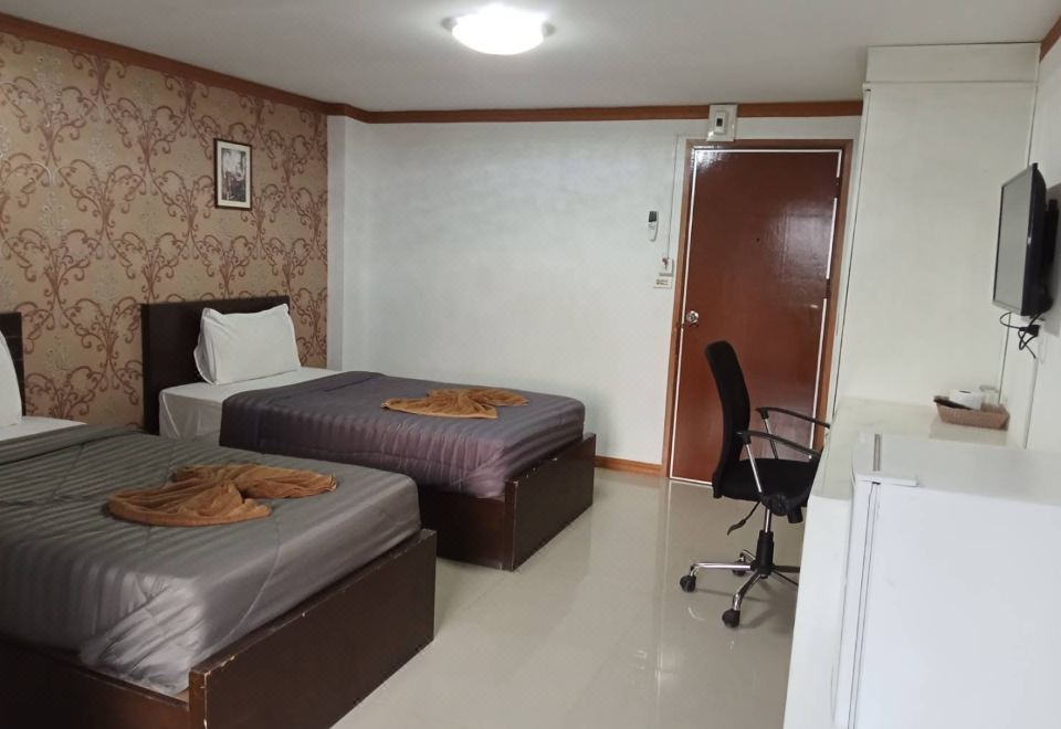 อาคารและห้องพักของ PS Hotel Saraburi ติดถนนพหลโยธิน อำเภอพระพุทธบาท