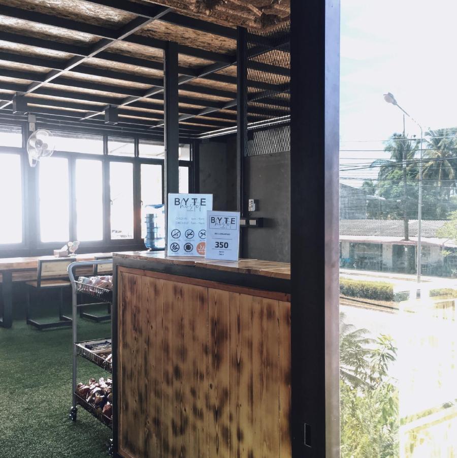 ห้องพักของ BYTE Hostel ปากบารา เตียงสะอาด แอร์เย็น