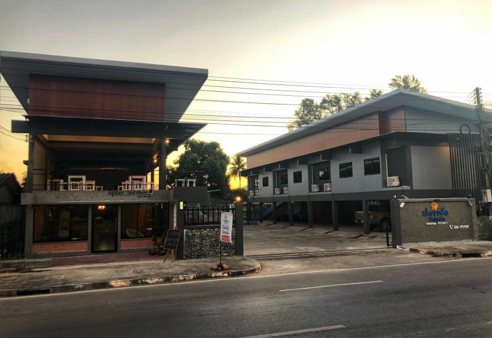 ห้องพักของ Pakarang Resort ปากบารา เรียบง่าย สะอาด มีแอร์และน้ำอุ่น