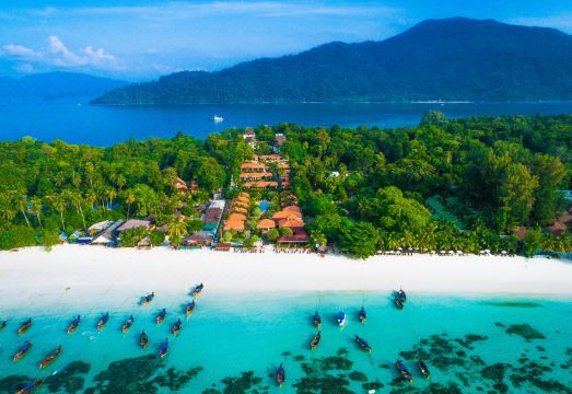 อินฟินิตี้พูลวิวทะเลของ Sita Beach Resort Koh Lipe มองออกไปเห็นอันดามัน