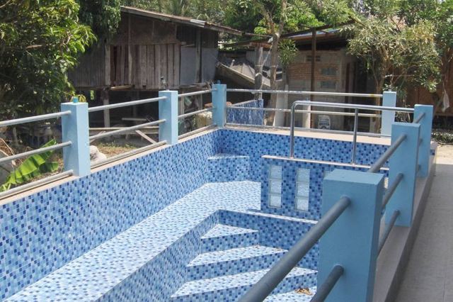 ห้องพักปรับอากาศของ Sing Buri Homestay บางระจัน มีระเบียงส่วนตัวและทีวีจอแบน