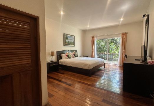 Tree House Hotel Sisaket