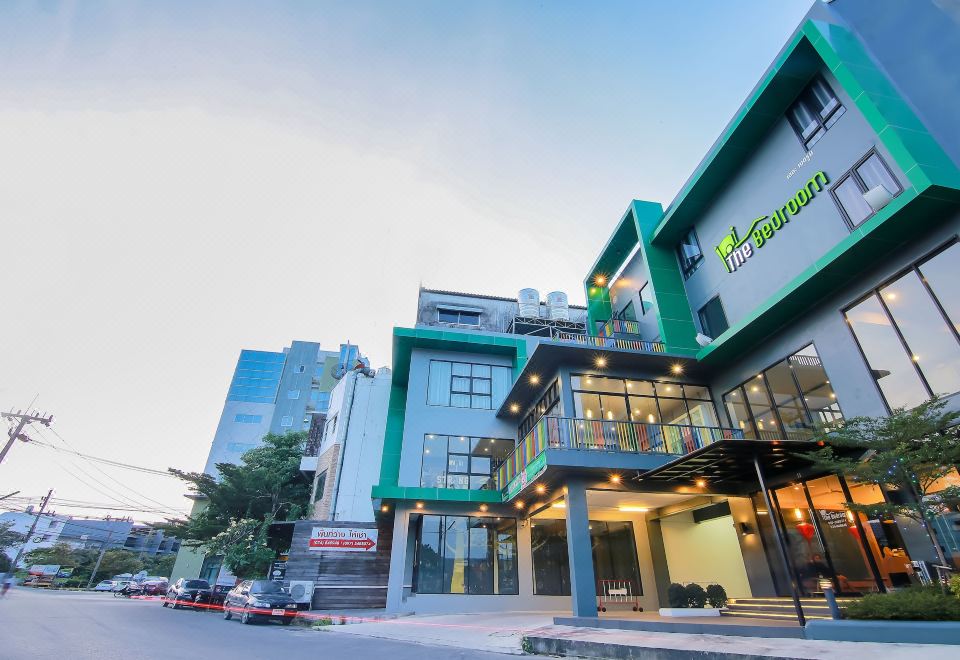 ห้องพักของ The Bedrooms Boutique Hotel หาดใหญ่ เพดานสูง โทนอบอุ่น