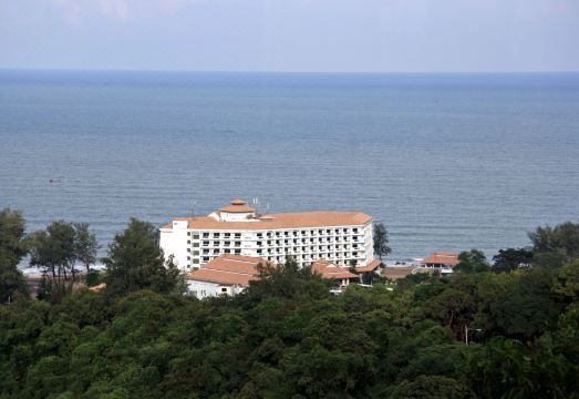วิวหาดสมิหลาและทะเลจากระเบียงห้องพักของ BP Samila Beach Hotel