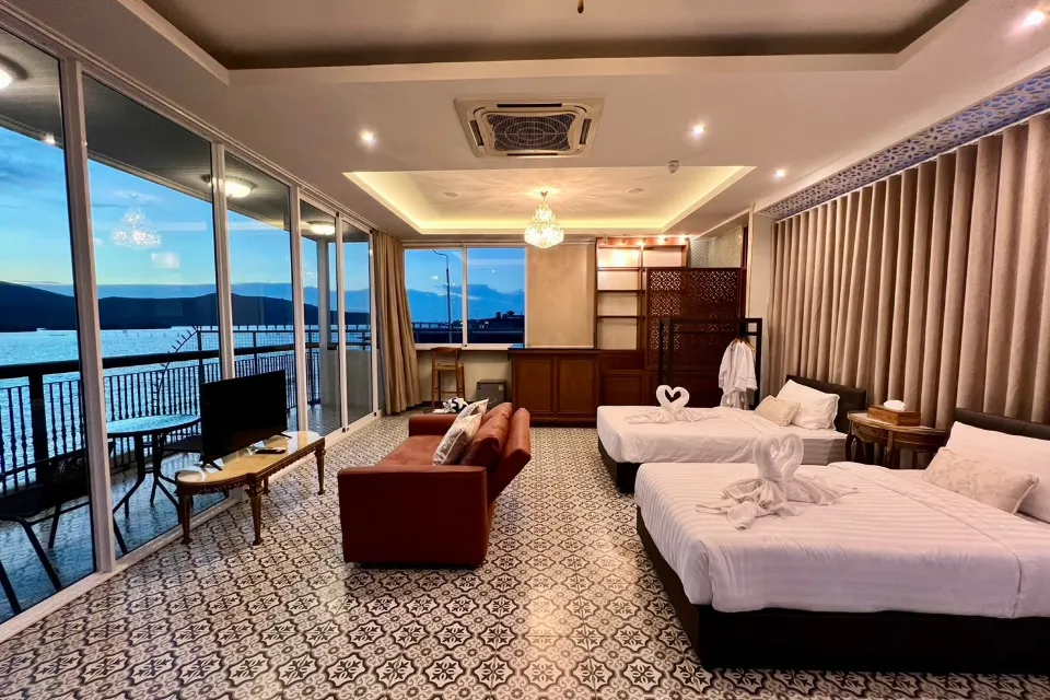 ห้องพักของ Casa de Si ตกแต่งสไตล์วินเทจ เตียงนุ่มและงานไม้โทนอบอุ่น