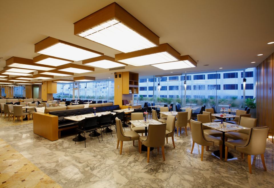 ห้องอาหารและพื้นที่นั่งของ Centara Hotel Hat Yai