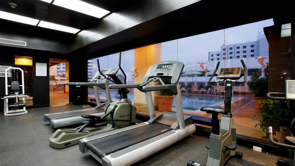 บาร์และพื้นที่นั่งเล่นของ Centara Hotel Hat Yai