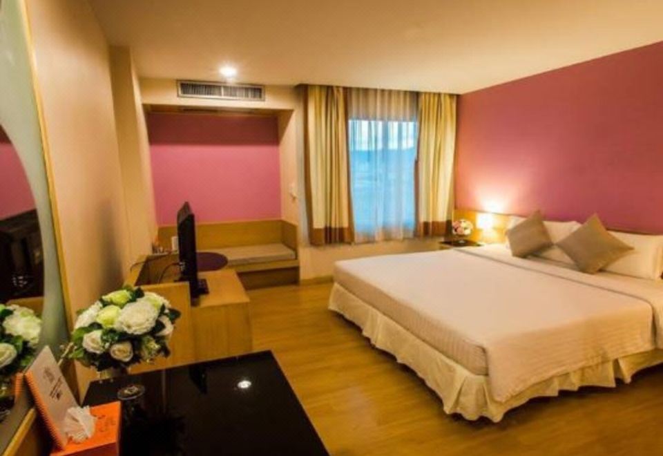 สระว่ายน้ำลอยฟ้าบนดาดฟ้าของ Crystal Hotel Hat Yai มองเห็นวิวเมืองหาดใหญ่