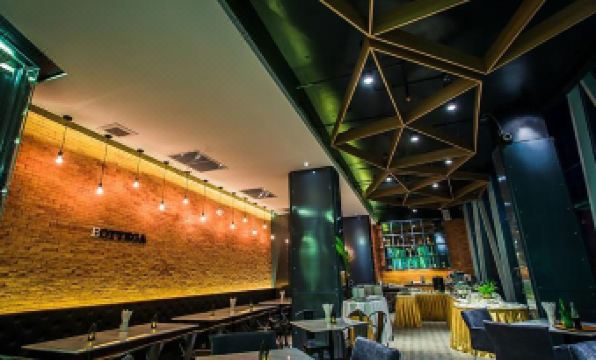 บรรยากาศโถงต้อนรับและพื้นที่ส่วนกลางของ Crystal Hotel Hat Yai