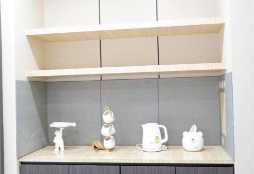 พื้นที่ส่วนกลางและสวนเล็กๆ ของ Shi-ro-i Poshtel