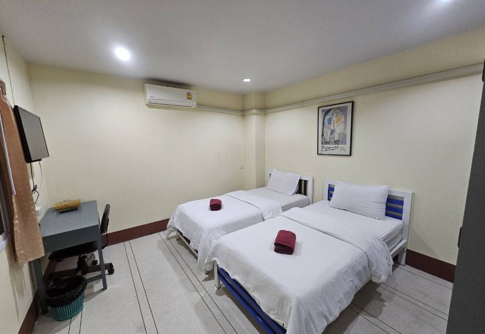 เตียงดอร์มแบบมีม่านกั้นของ WE Hostel Hatyai หาดใหญ่