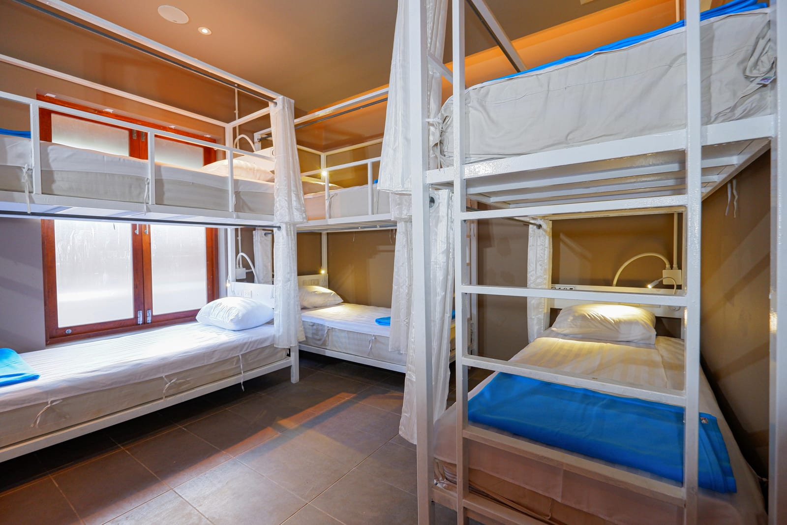 ห้องพักสไตล์ธรรมชาติของ SriLanta Resort เกาะลันตา ตกแต่งด้วยวัสดุธรรมชาติ