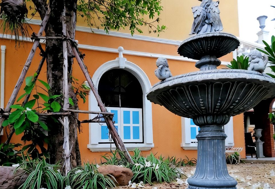 ห้องพักตกแต่งสวยของ Aen Guy Boutique Hotel เตียงใหญ่ สะอาด