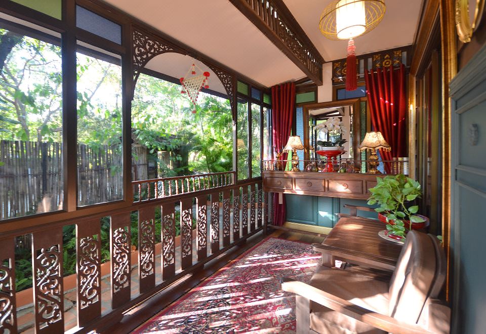 ห้องพักตกแต่งสไตล์ไทย เฟอร์นิเจอร์ไม้ของ Thai Thai Sukhothai Resort