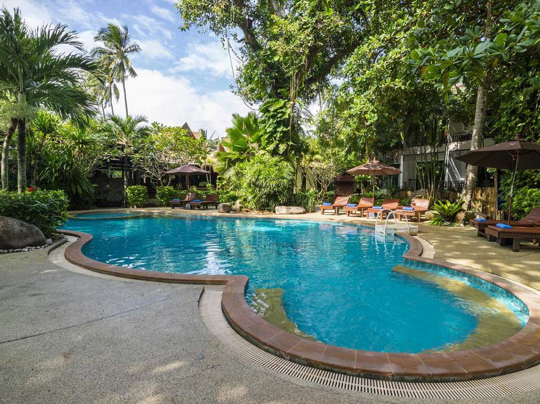 A villa room at Sunrise Tropical Resort with a jacuzzi tub and king bed