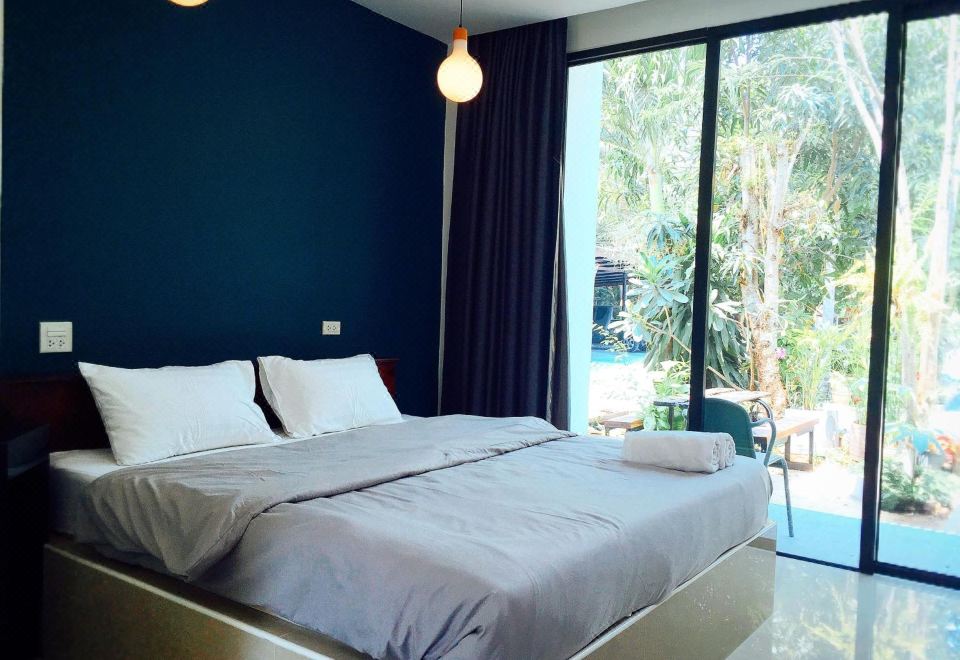 ห้องพักแอร์เตียงคิงในสวนของ Petchngam Home Resort อู่ทอง สุพรรณบุรี