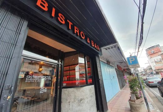 มุมห้องพักและพื้นที่ส่วนกลางของ 2street Hostel สุราษฎร์ธานี
