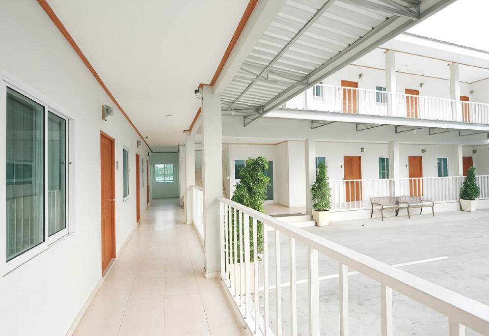 ห้องน้ำและรายละเอียดในห้องพักของ S-House Hotel Surin สะอาด ฝักบัวแรงดันดี