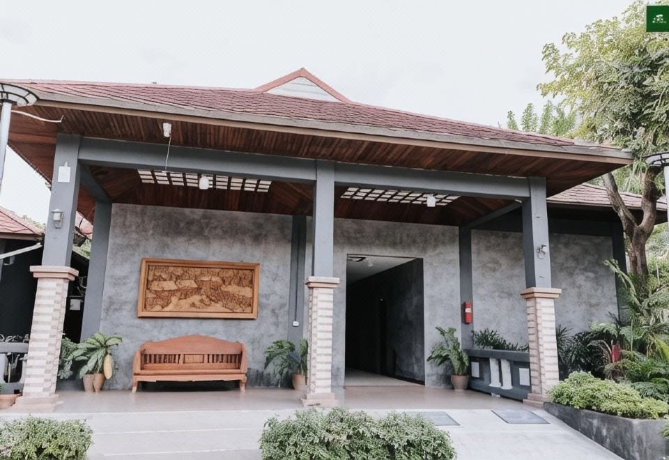 บรรยากาศสวนอาหารริมแม่น้ำปิงของ Pingview Villa Resort เมืองตาก