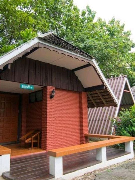ห้องพักสไตล์ไทยร่วมสมัยของ Wattana Village Resort พร้อมสิ่งอำนวยความสะดวกครบ