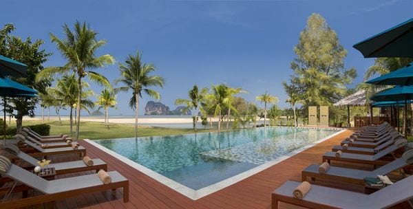 บรรยากาศชายหาดและทะเลอันดามันย่านปากเมง–สิเกา ตรัง ใกล้ที่ตั้งเดิมของ Anantara Si Kao