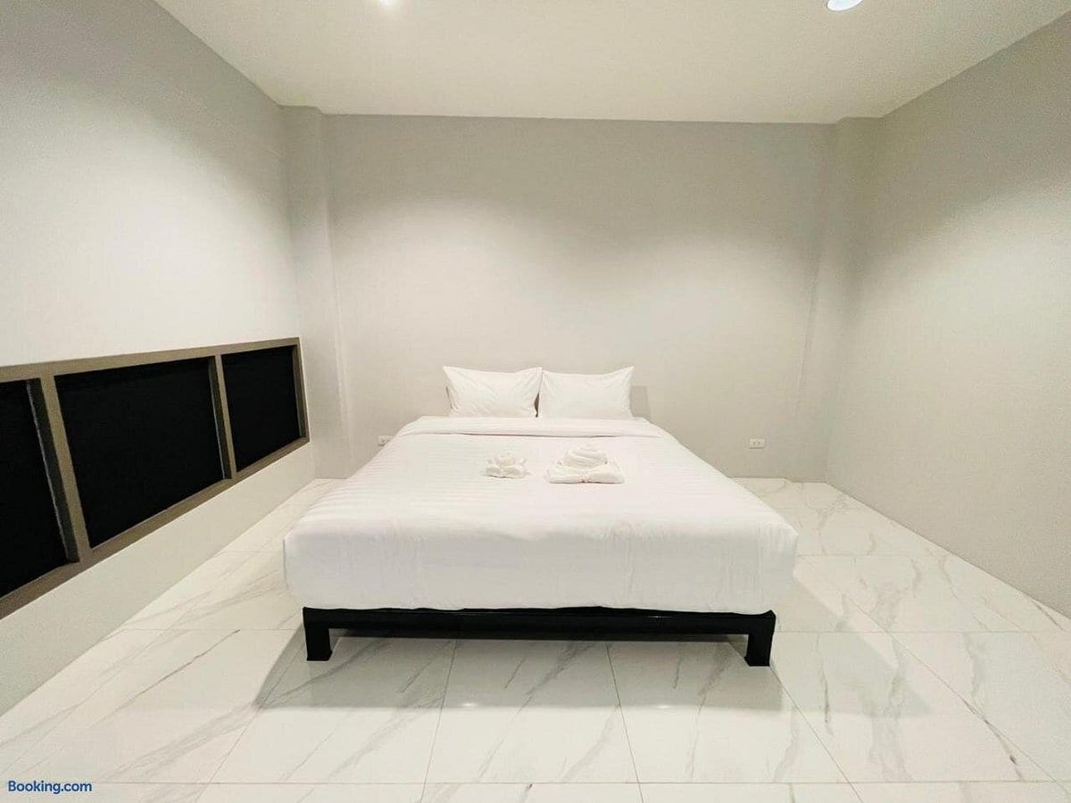 ห้องพักของ Lamoon Boutique Trang กว้างขวาง ตกแต่งโทนอบอุ่น ห้องน้ำสะอาด