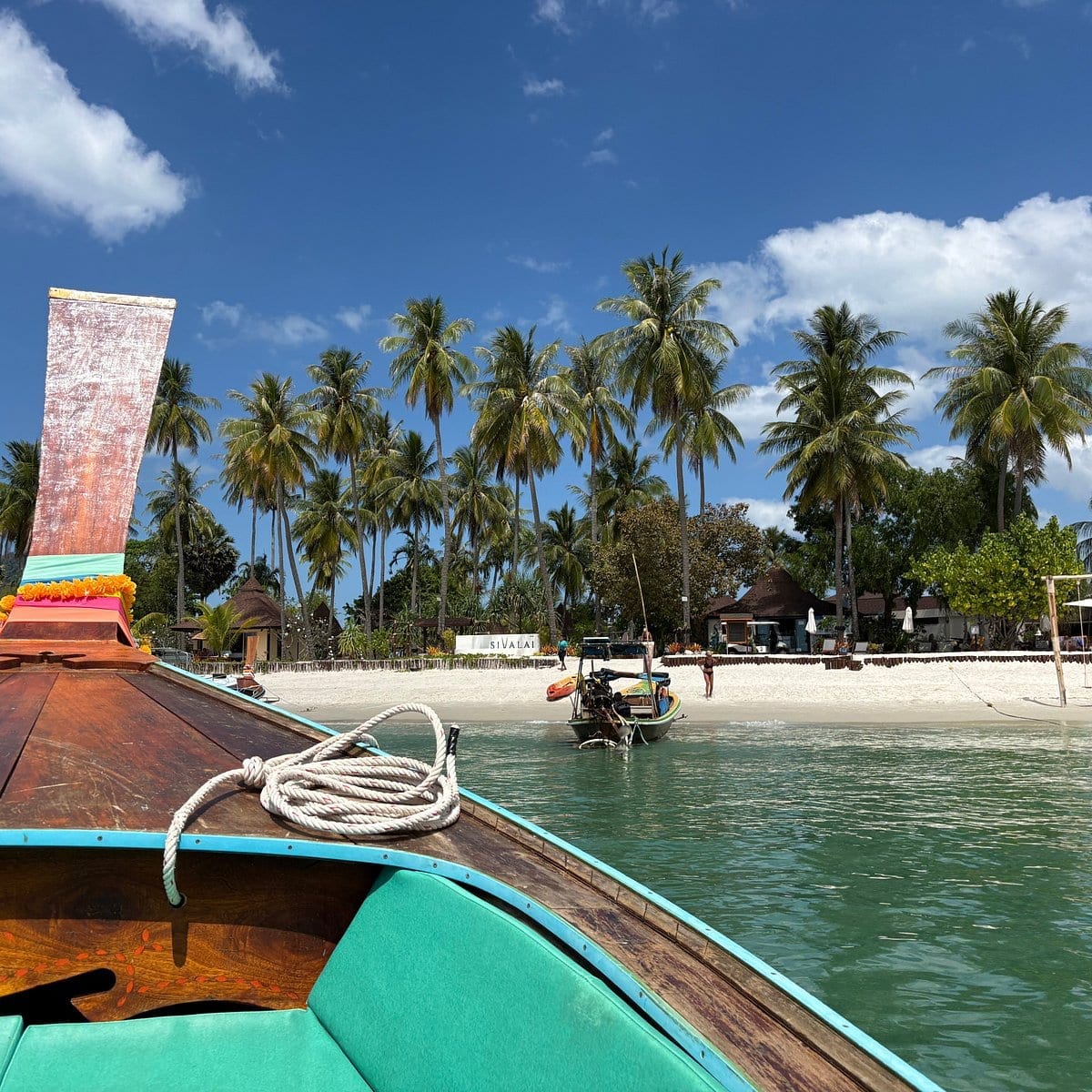 บังกะโลสไตล์ไทยริมหาดของ Sivalai Beach Resort เกาะมุก มีระเบียงส่วนตัว