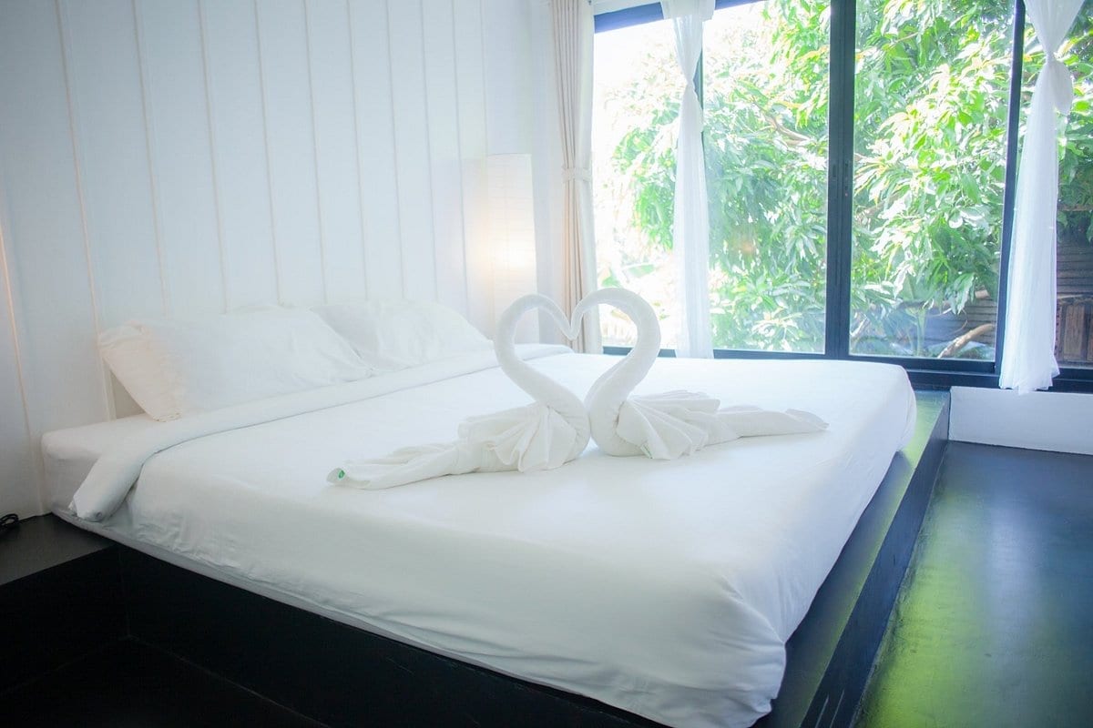 รายละเอียดการตกแต่งและเฟอร์นิเจอร์เก่าที่เก็บรักษาไว้ใน Trat 101 Hotel ตราด