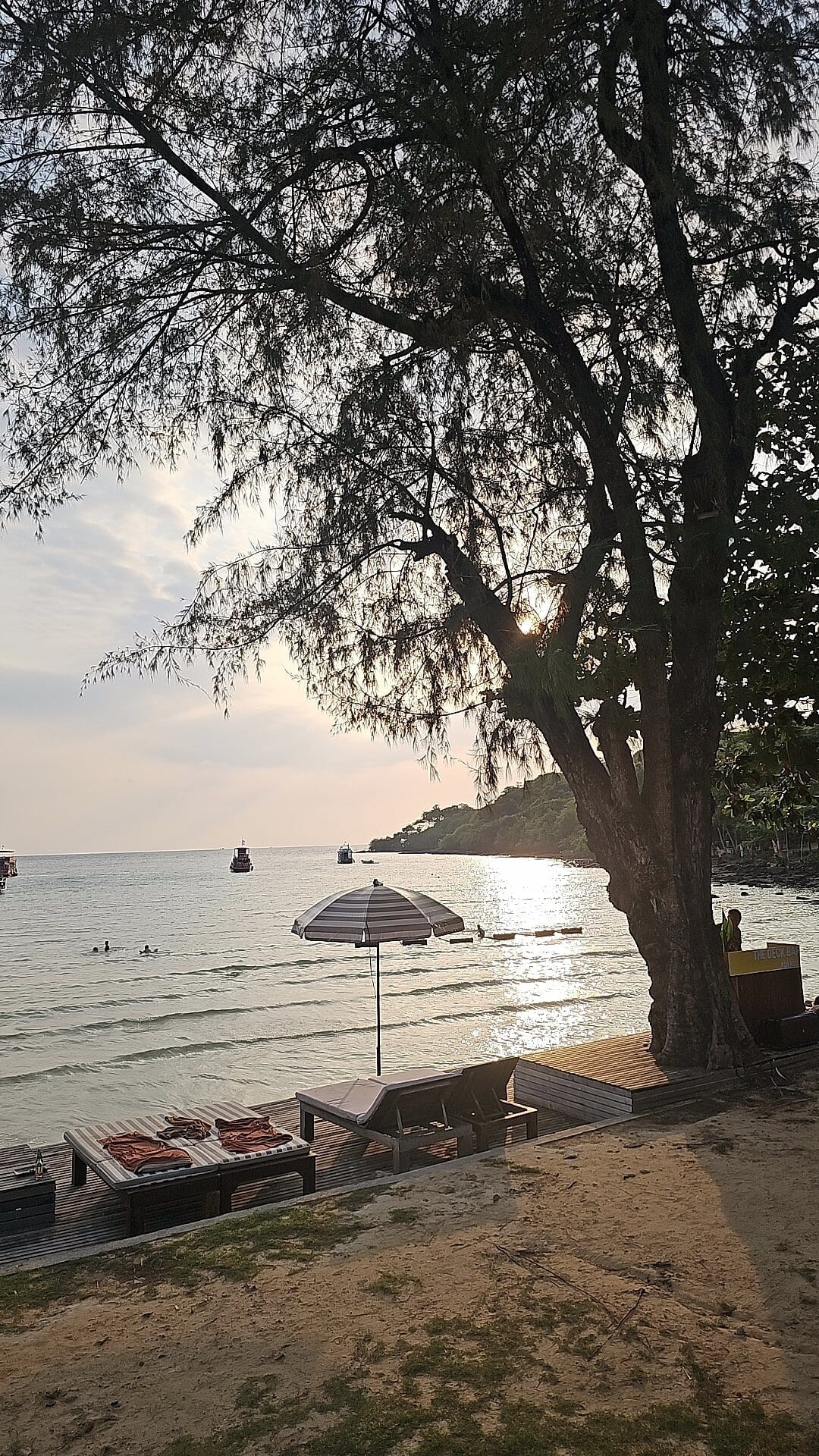 ร้านอาหารริมหาดของ Koh Kood Resort วิวทะเลเกาะกูด