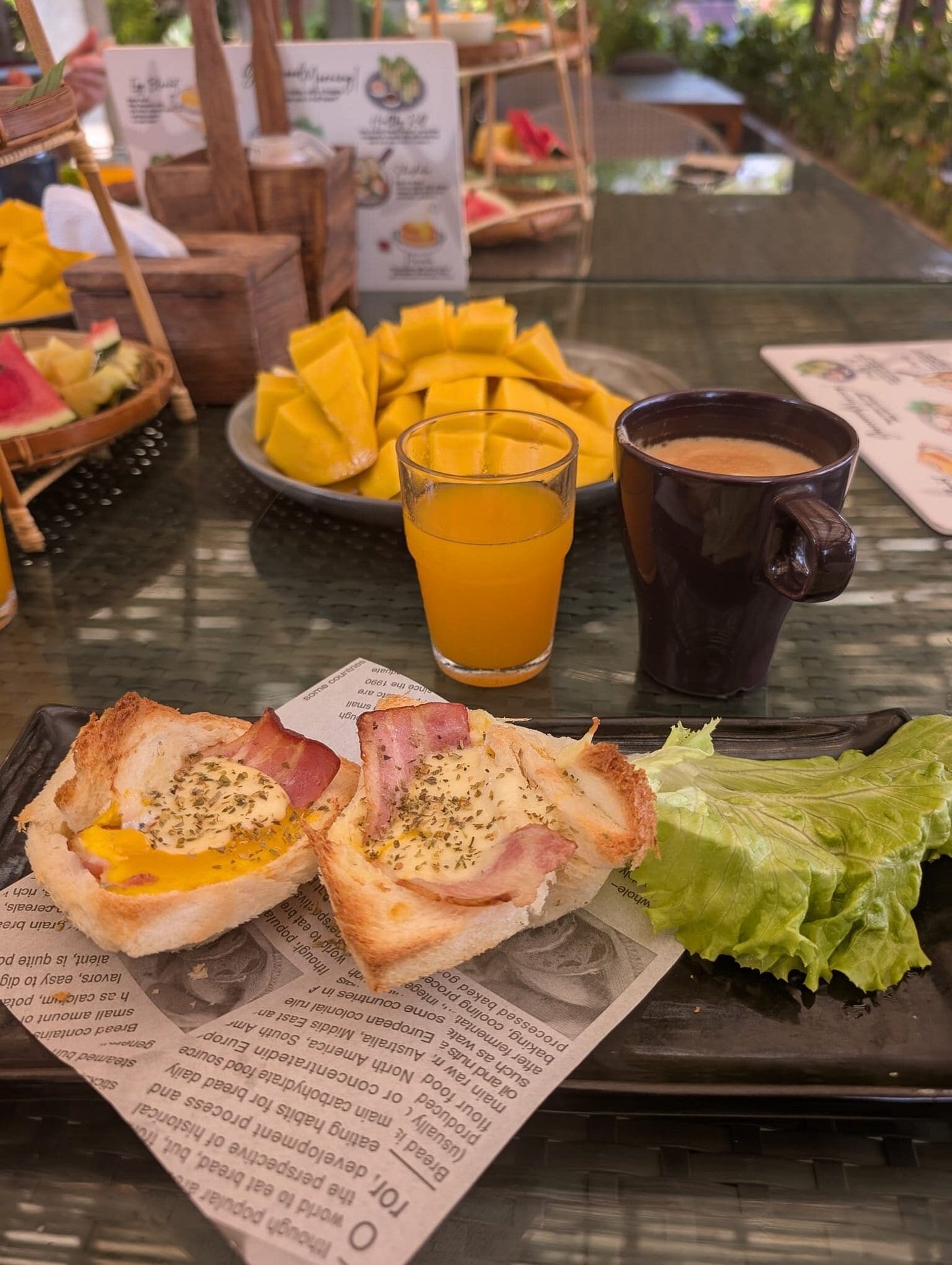 ร้านอาหารริมหาด Day Beds ของ Seavana Beach Resort Koh Mak วิวทะเล