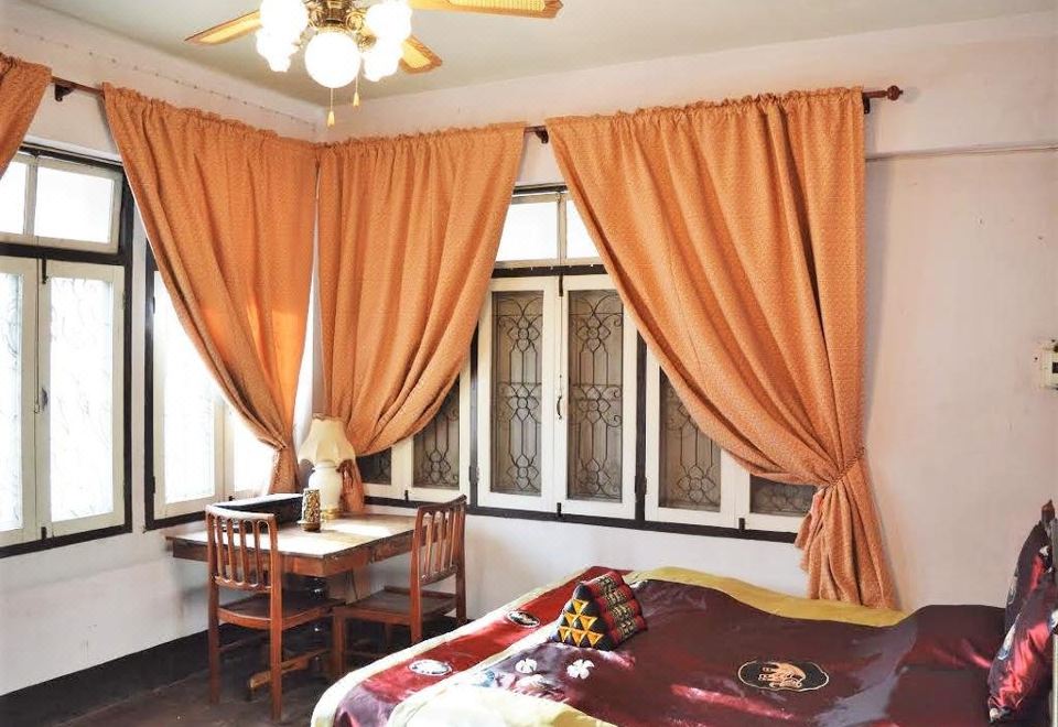 บ้านไม้เก่าของ 28 Rachabutr Hostel ริมแม่น้ำมูล กลางเมืองอุบลราชธานี