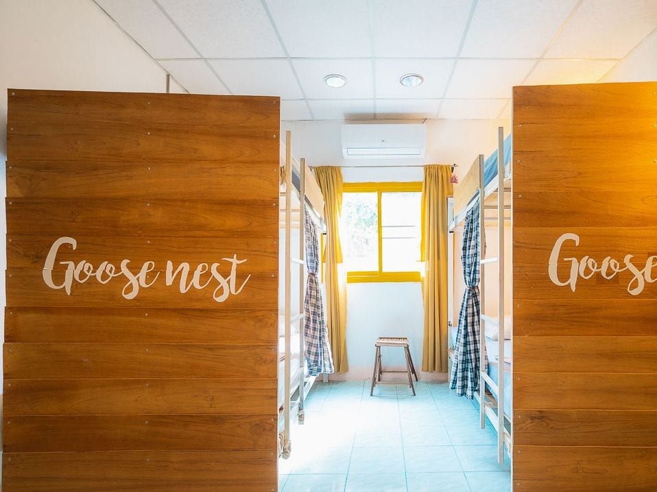 ห้องพักภายใน The Goose Cafe and Hostel Ubon ตกแต่งเรียบสบายตา