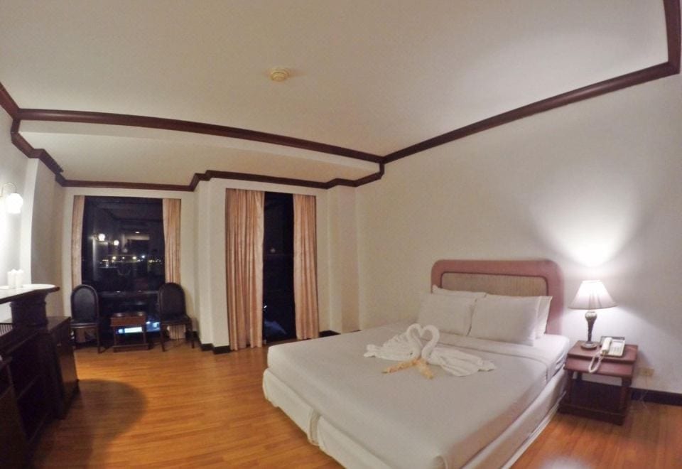 ห้องพักแบบดีลักซ์ของ Nevada Convention Hotel อุบลราชธานี โทนสว่างห้องกว้าง