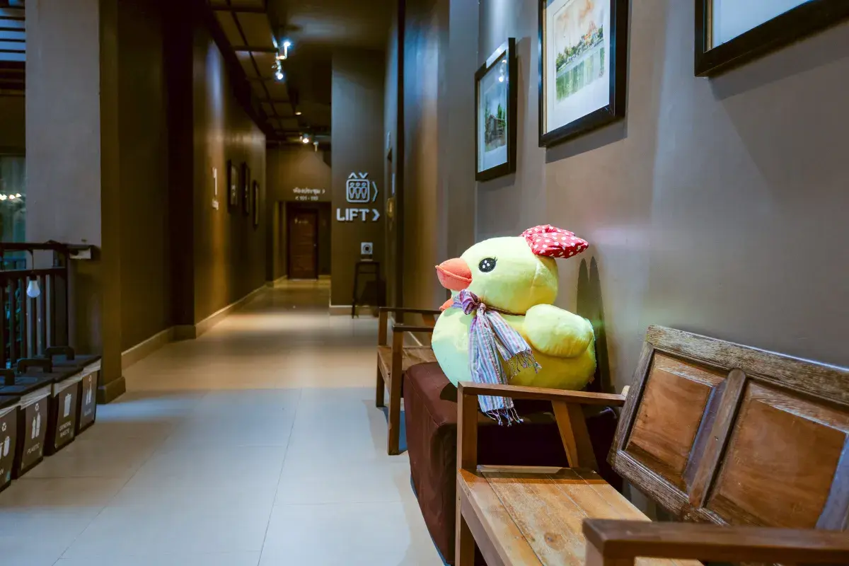 วิวทะเลสาบหนองบัวจากระเบียงห้องพัก Brown House Hotel Udonthani ยามเช้า