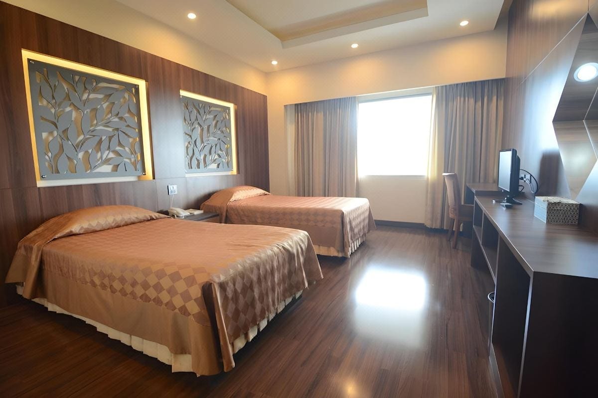 พื้นที่ส่วนกลางและห้องอาหารภายในโรงแรมเจริญ Charoen Hotel อุดรธานี