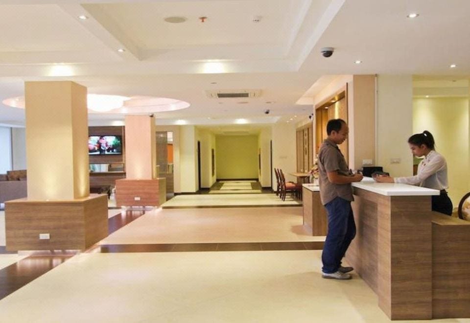 มุมห้องอาหารและพื้นที่นั่งของ Kitlada Hotel สำหรับมื้อเช้าและนั่งพักผ่อน