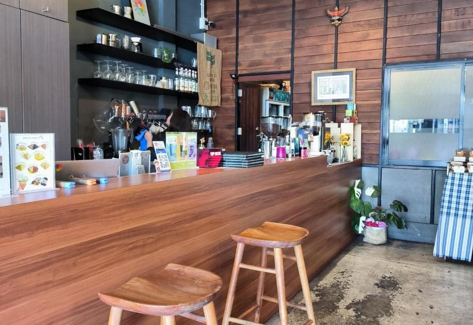 เตียงดอร์มมีม่านและไฟอ่านหนังสือส่วนตัวที่ Whereder Poshtel