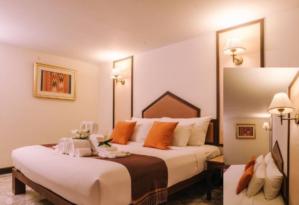 สระว่ายน้ำกลางแจ้งของ Seeharaj Hotel อุตรดิตถ์ พร้อมที่นั่งริมสระ