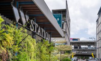 ห้องพักสไตล์ไทยโมเดิร์นของ W Station Hotel Bangkok ย่านคลองสาน